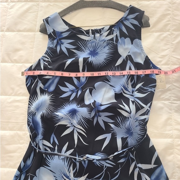 Navy and Light Blue Floral Sleeveless Dress - Picture 6 of 9